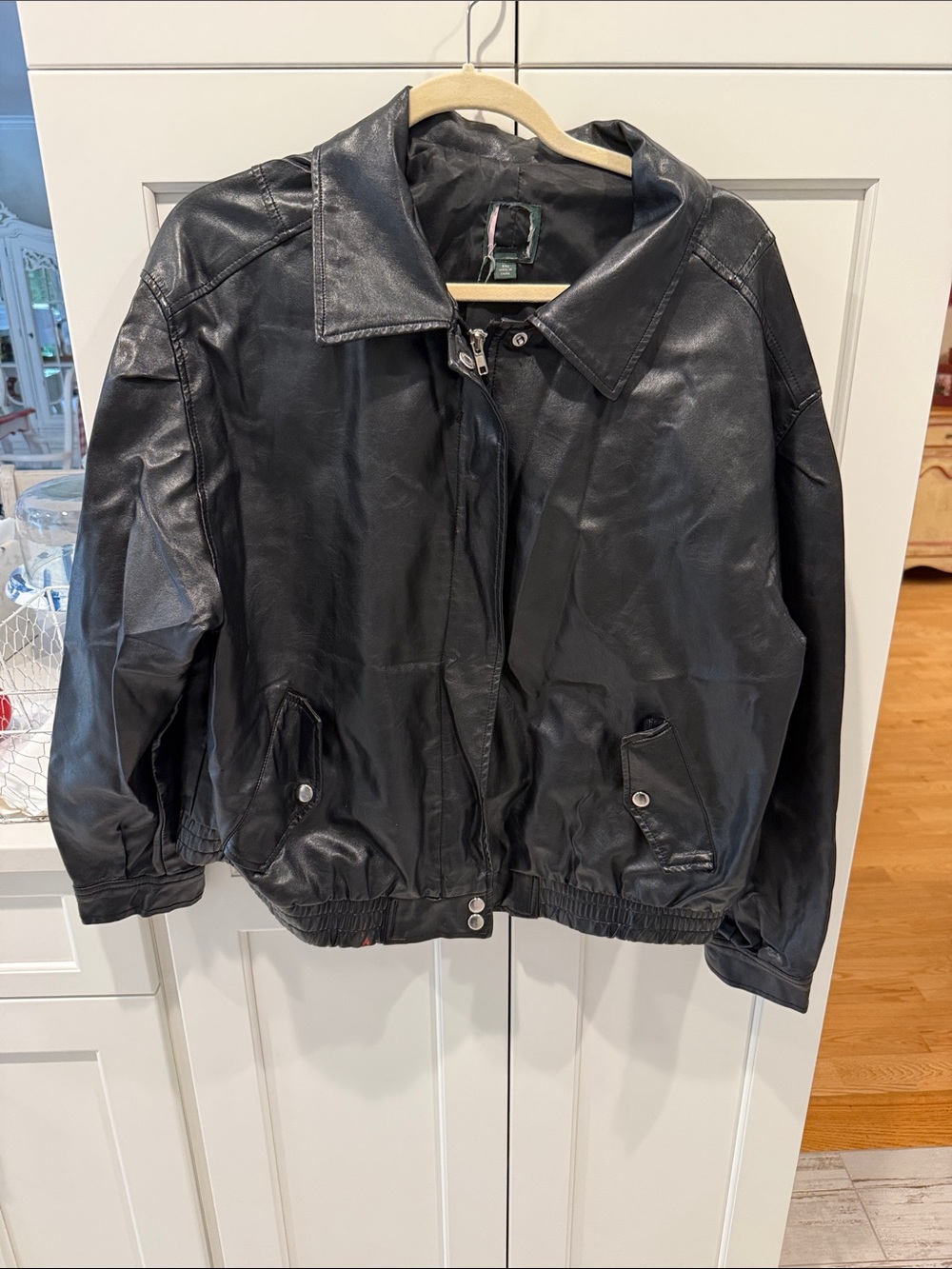 Men's Black Leather Bomber Jacket - Classic Style